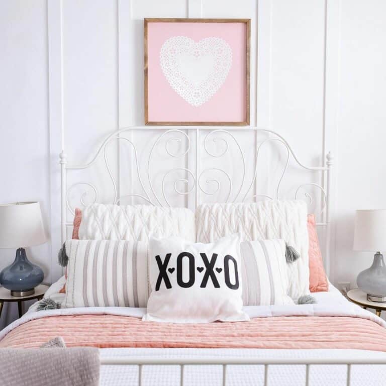 Lovely Pink Farmhouse Bedroom With Pink Heart Décor