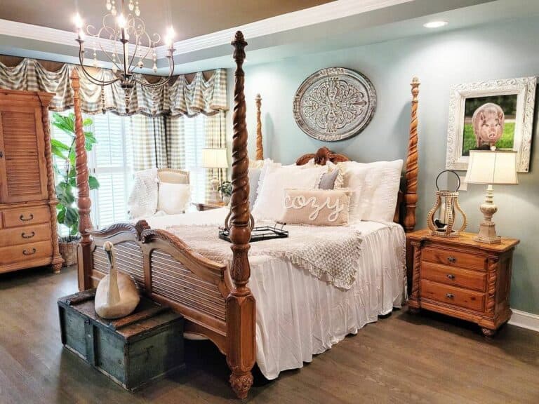 Master Bedroom With a Wooden Four-poster Bed