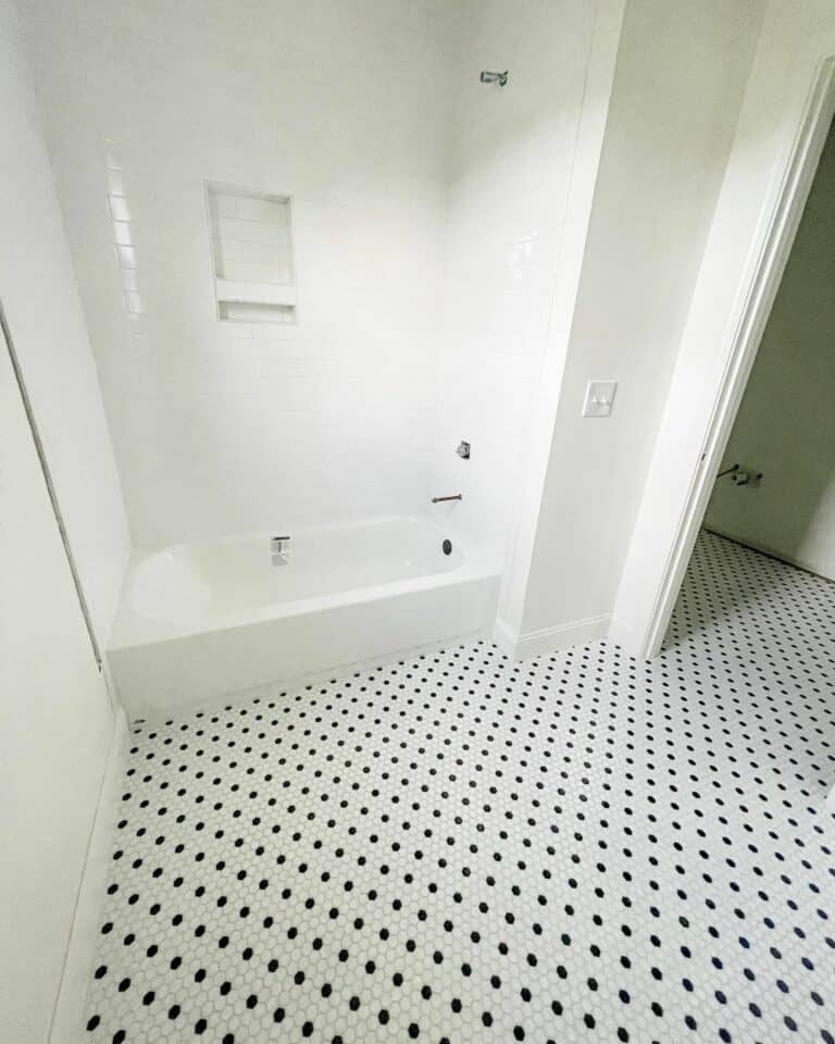 Minimalist Black and White Bathroom Ideas