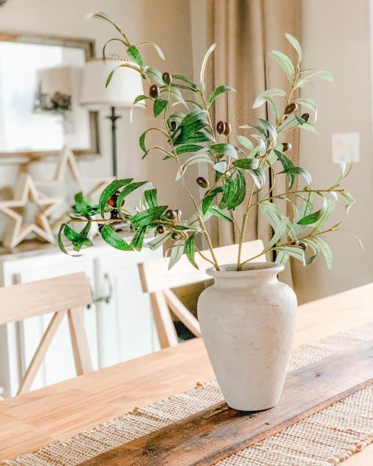 Minimalist Farmhouse Dining Room Centerpiece