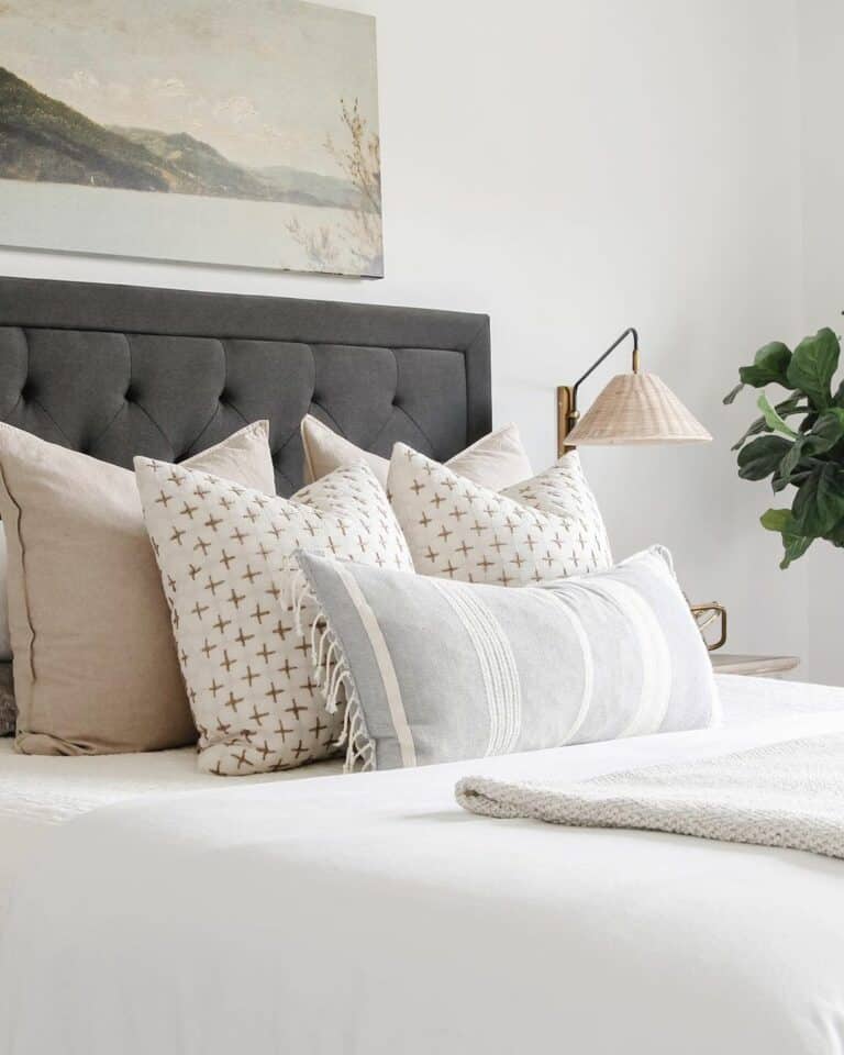 Minimalistic Bedroom Décor