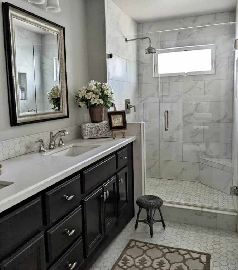 Mixed Marble Tiling for a Bathroom Shower