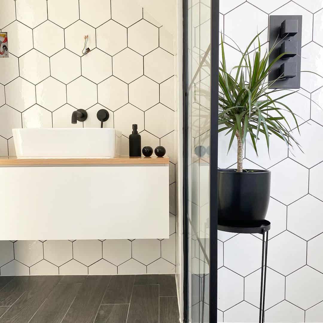 Modern Bathroom With Geometric Wall Soul & Lane