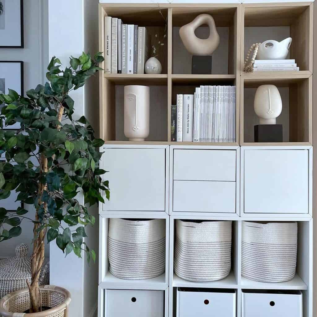 Modern Bookcase With Neutral Décor