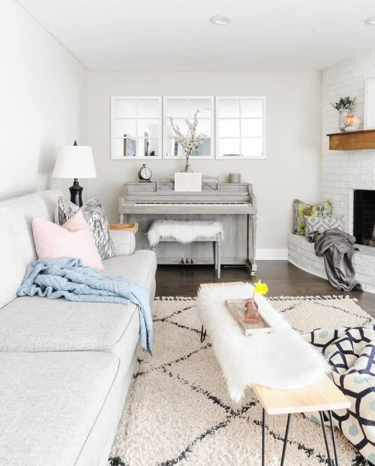 Modern Cozy Living Room With Small Footprint