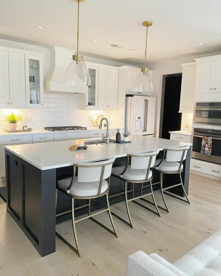 Modern Farmhouse Kitchen With Glass Pendant Lamps