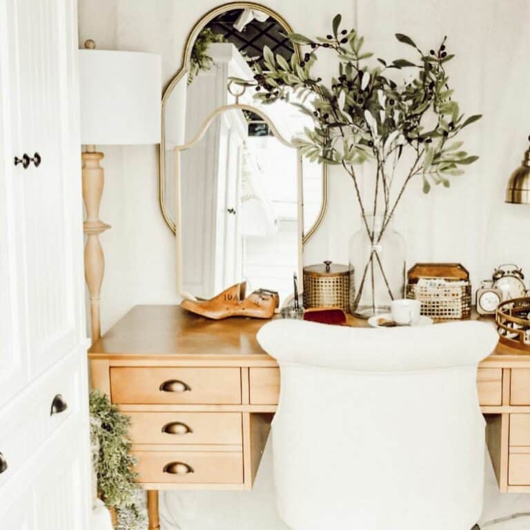 Modern Home Office With Gold Décor