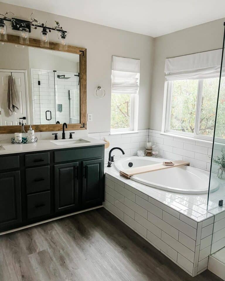 Modern Master Bathroom With Fitted Bathtub