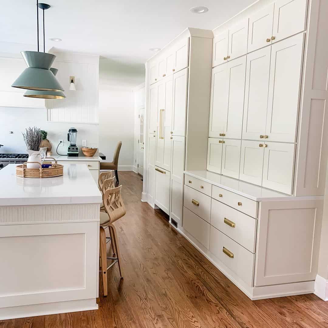 29 Designs With White Quartz Kitchen Countertops