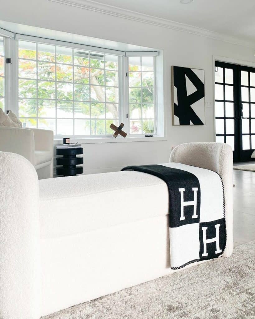 Modern White Living Room With Black Décor