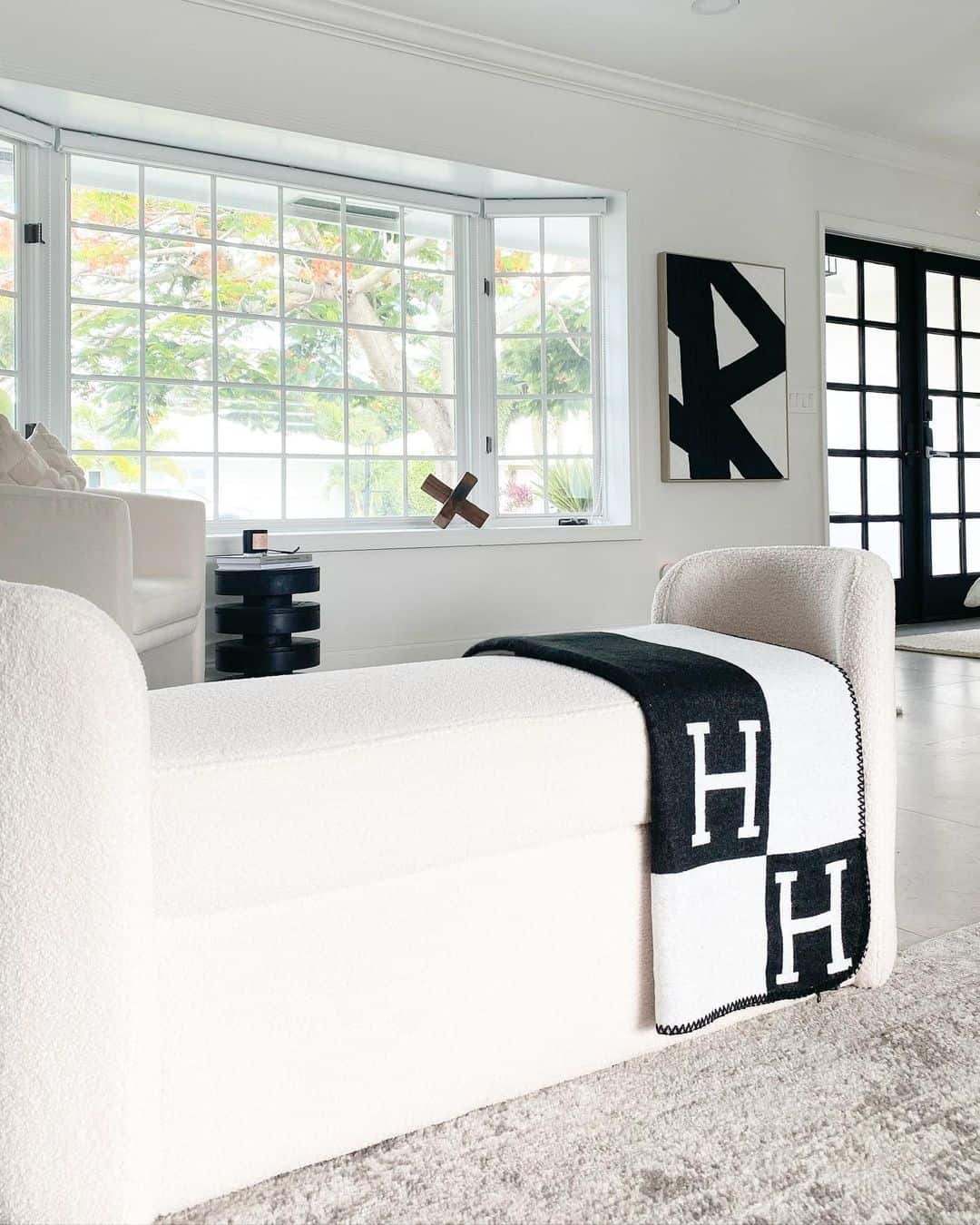 White And Black Modern Room