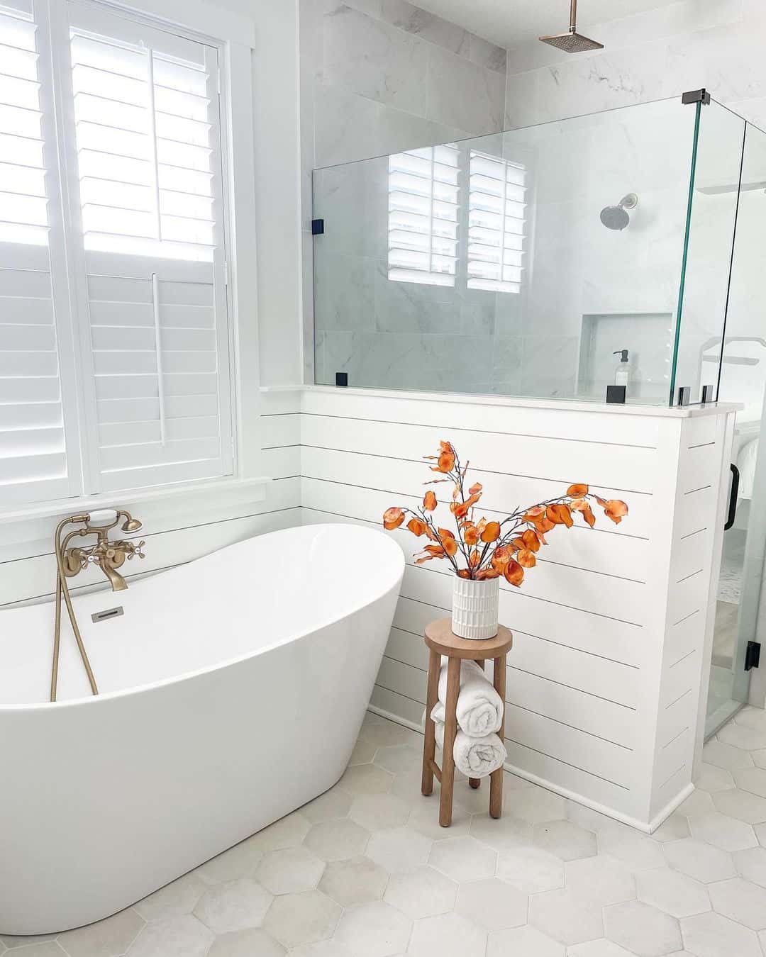 Modern White Master Bathroom Ideas Soul Lane modern-white-master-bathroom-ideas-soul-lane