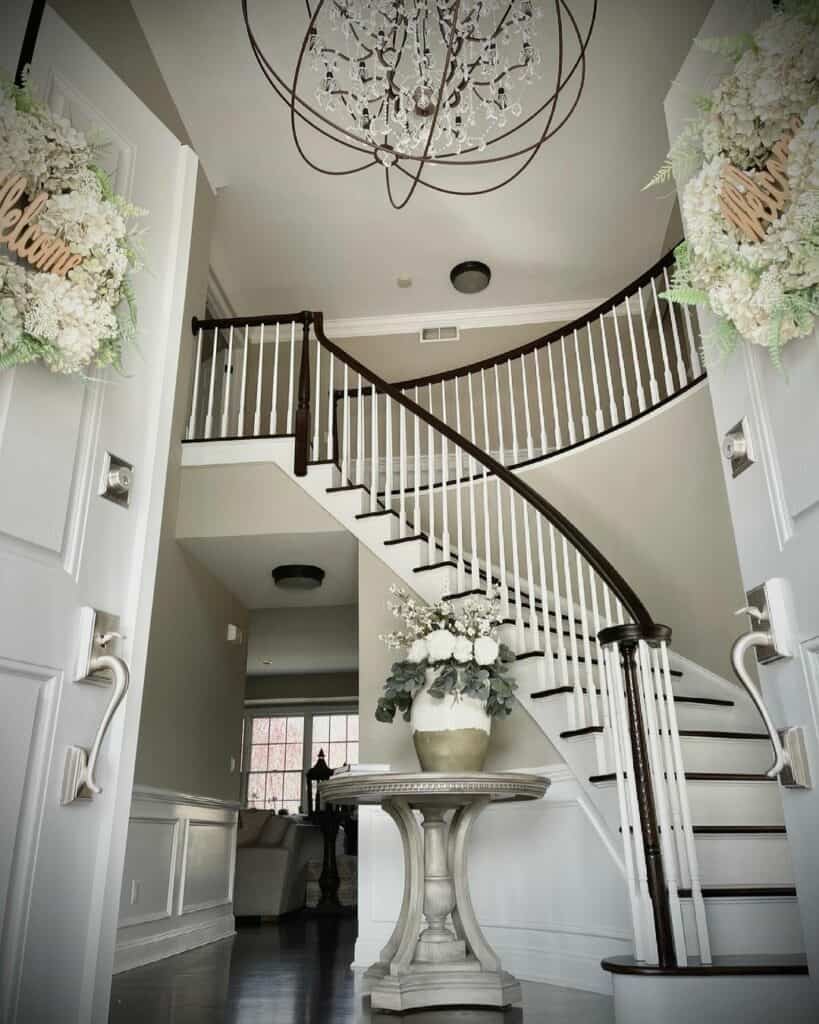 Modern and Sophisticated Entryway Décor