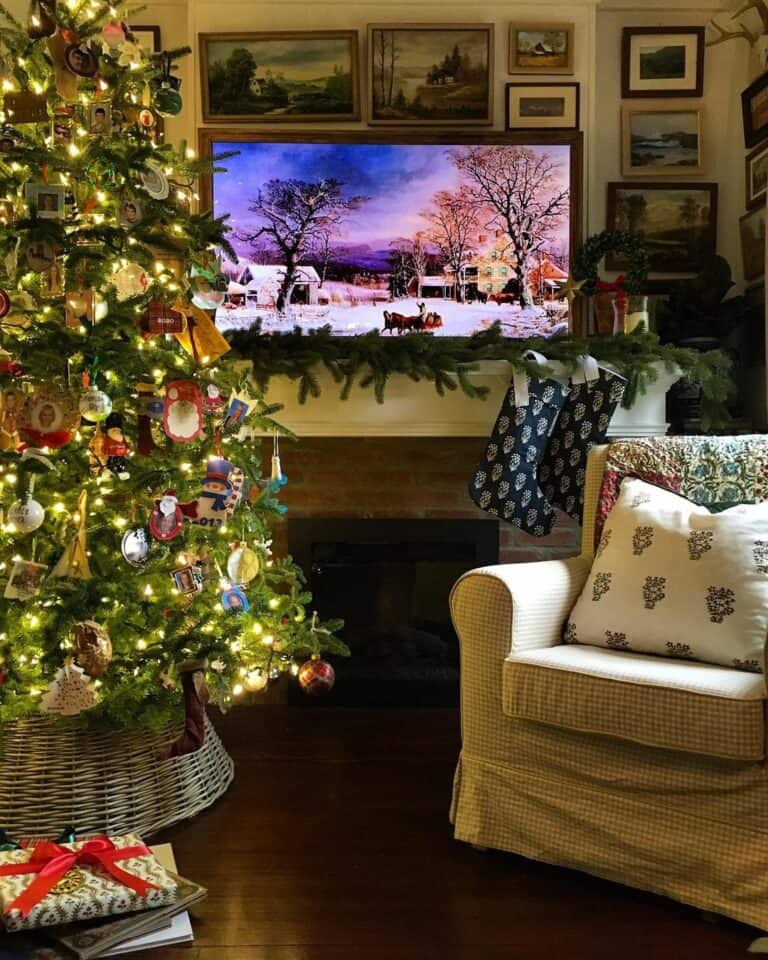 Mounted TV Framing Ideas With Festive Decorations