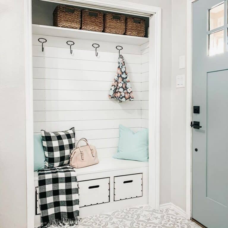 Mudroom With a Built-in Shoe Bench