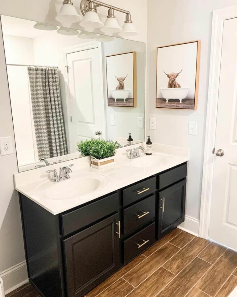 Nature-inspired Master Bathroom Décor