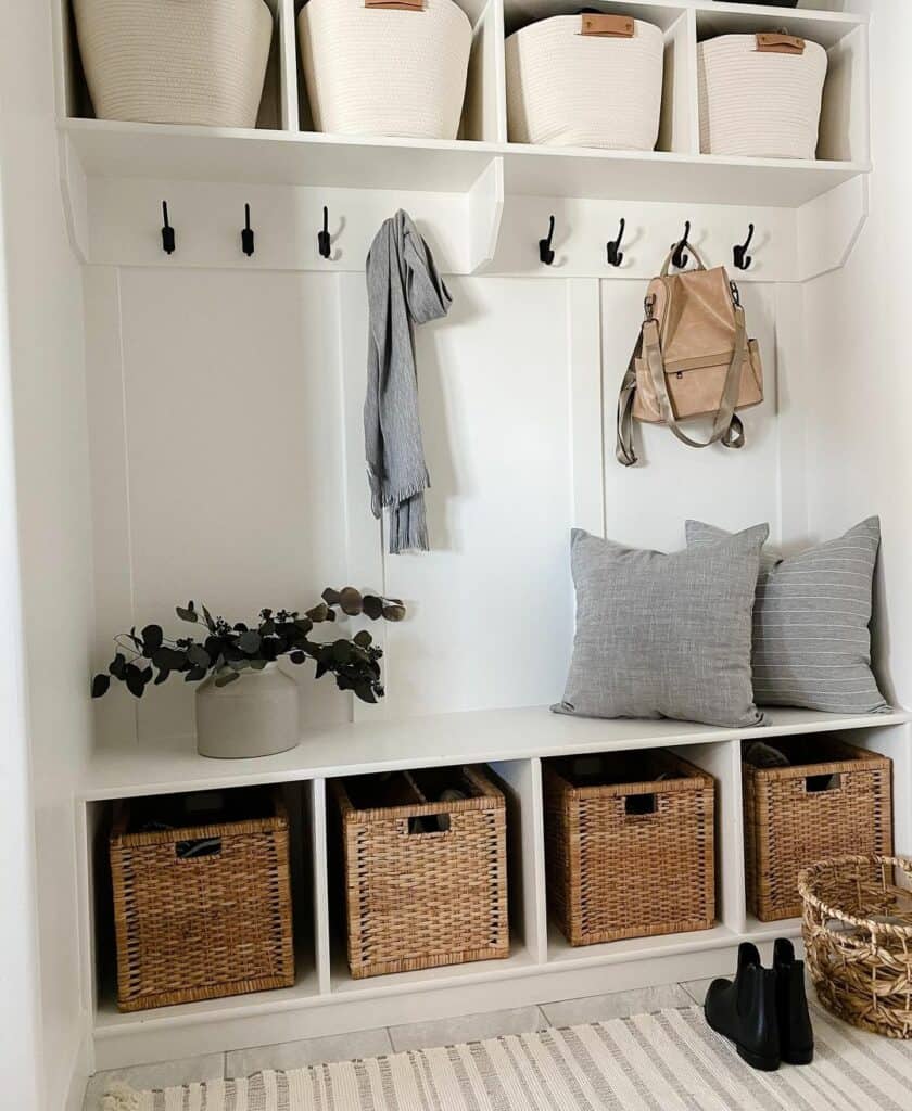 Neutral Farmhouse Mudroom Ideas