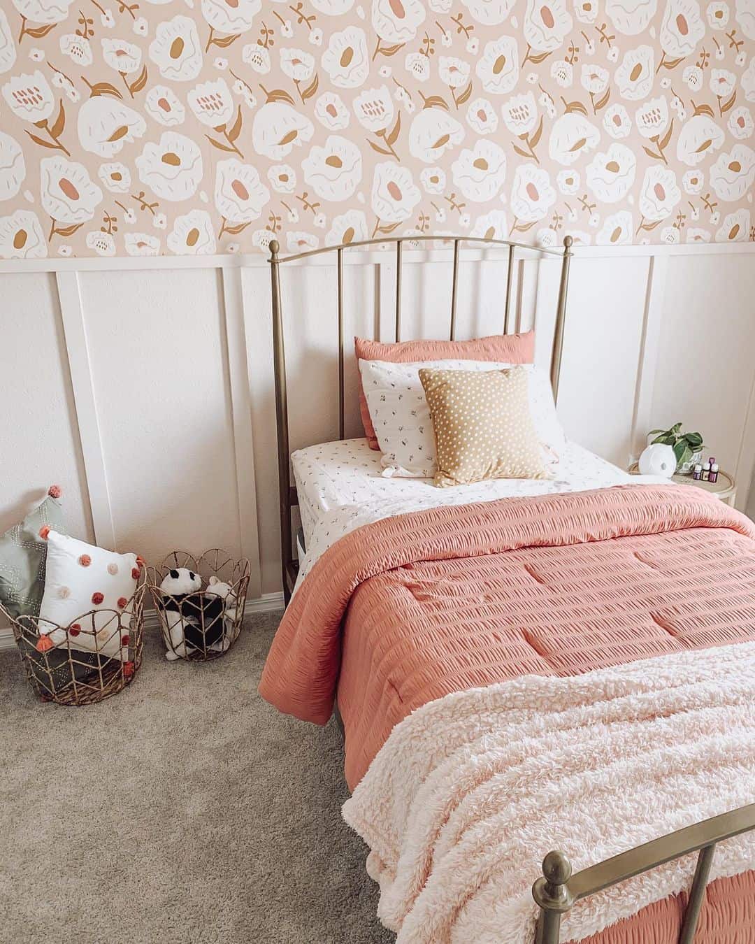 35 Cute Wallpaper for Girl’s Room Ideas for All Styles