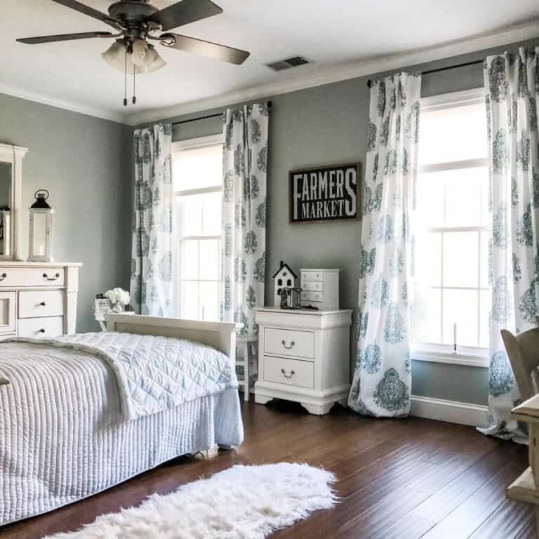 Neutral Wall Décor Ideas for a Vintage Mint Bedroom