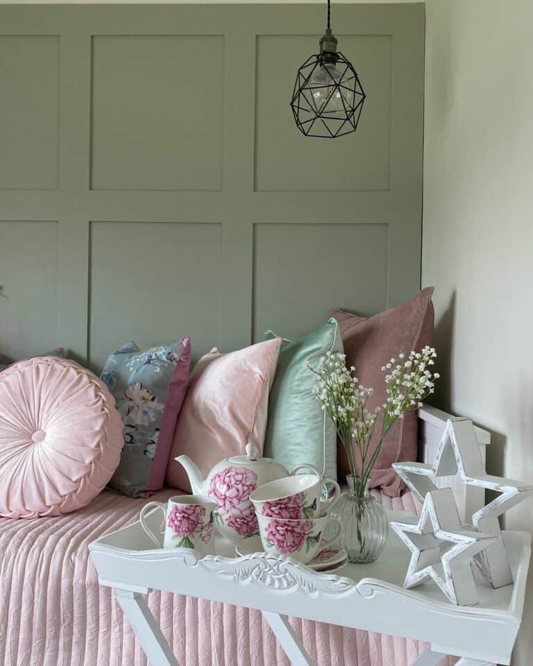 15 Calming Sage Green Bedroom Ideas for a Natural Oasis
