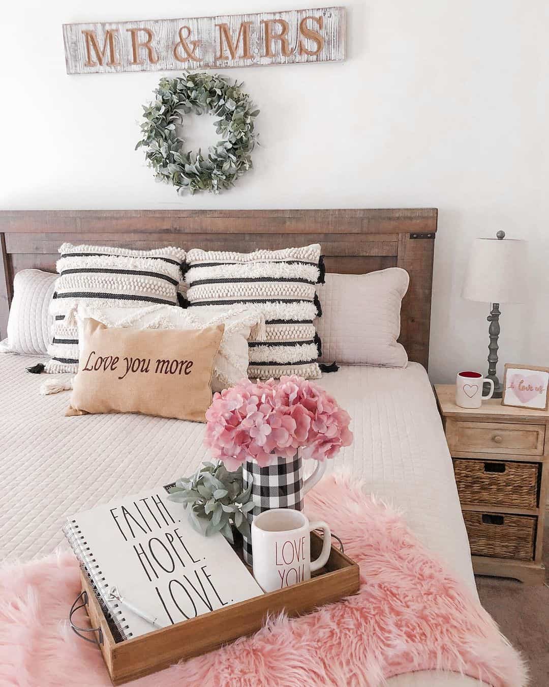 Pink white shop and black bedroom