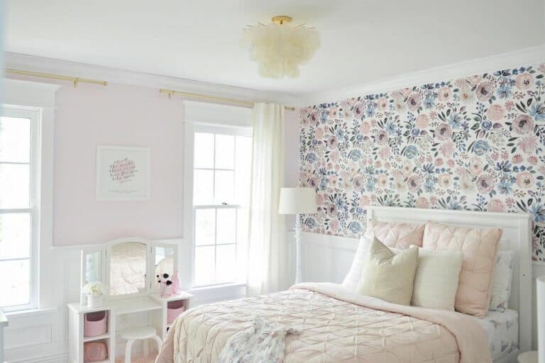 Pink and Blue Wallpaper Ideas for a Girl's Room