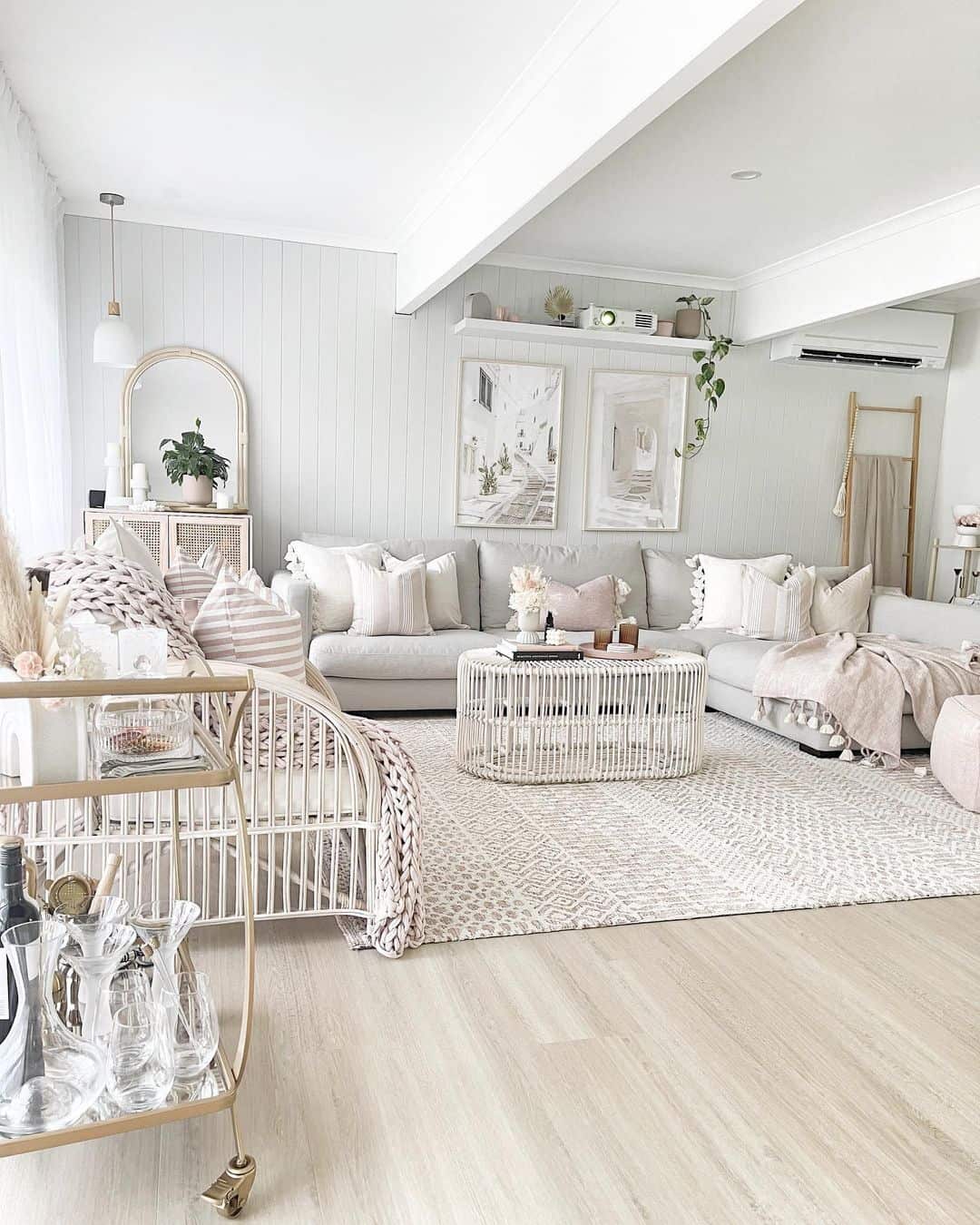 24 Bright and Refreshing Modern Coastal Living Rooms