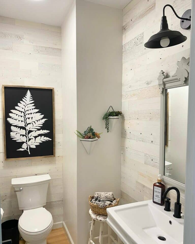Plant-themed Bathroom Wall Décor