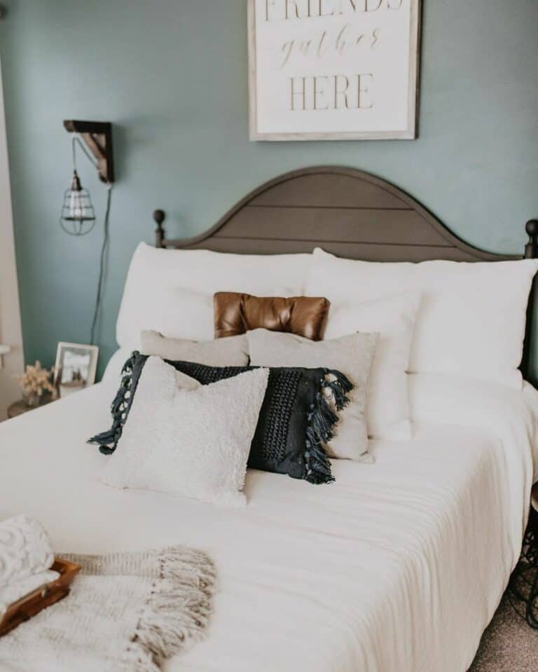 Pop of Teal Accent Wall Idea