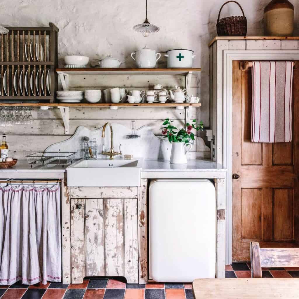 Portuguese Kitchen With Vintage Décor