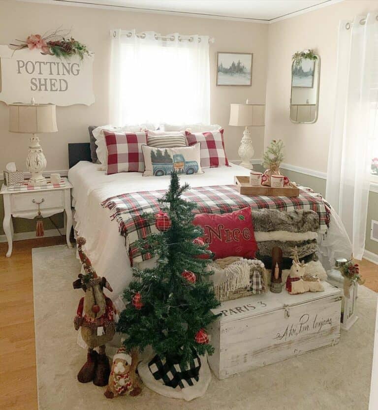 Red Bedroom Farmhouse Holiday Décor