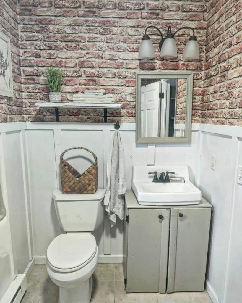 Rustic Décor Ideas for a Small Guest Bathroom