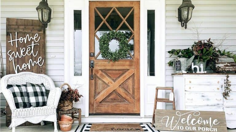 Rustic Furniture Décor Pieces for a Small Porch