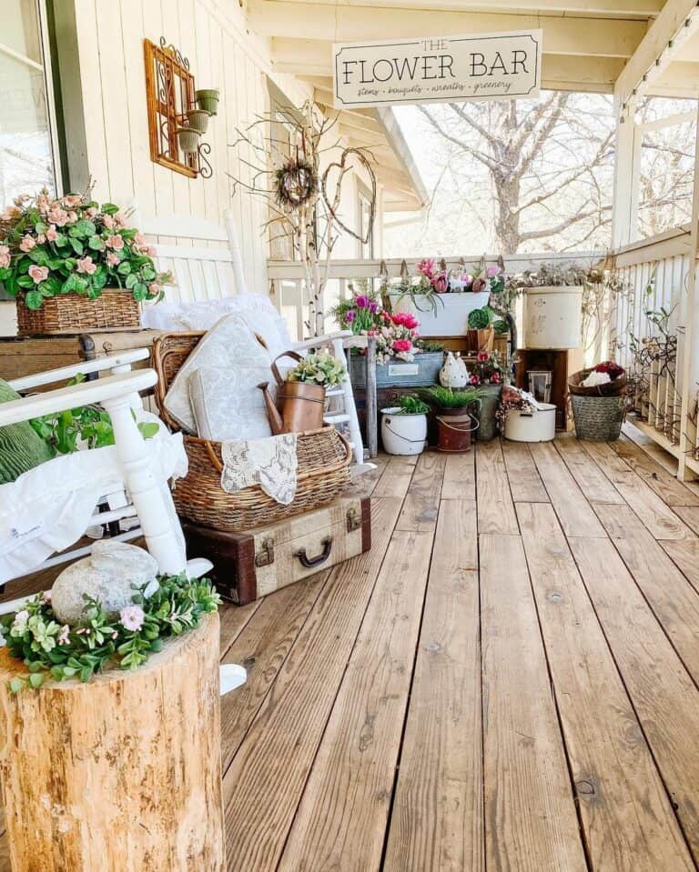 Rustic Porch Décor Ideas With Blooming Plants