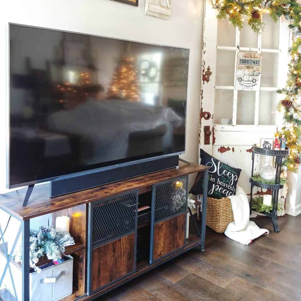 Rustic TV Entertainment Center Ideas With Farmhouse Décor