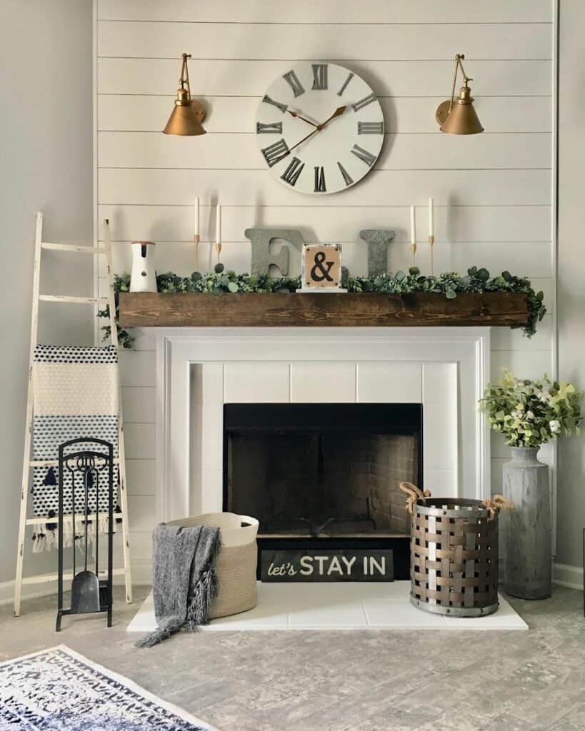 Rustic and Elegant Fireplace in Farmhouse Living Room