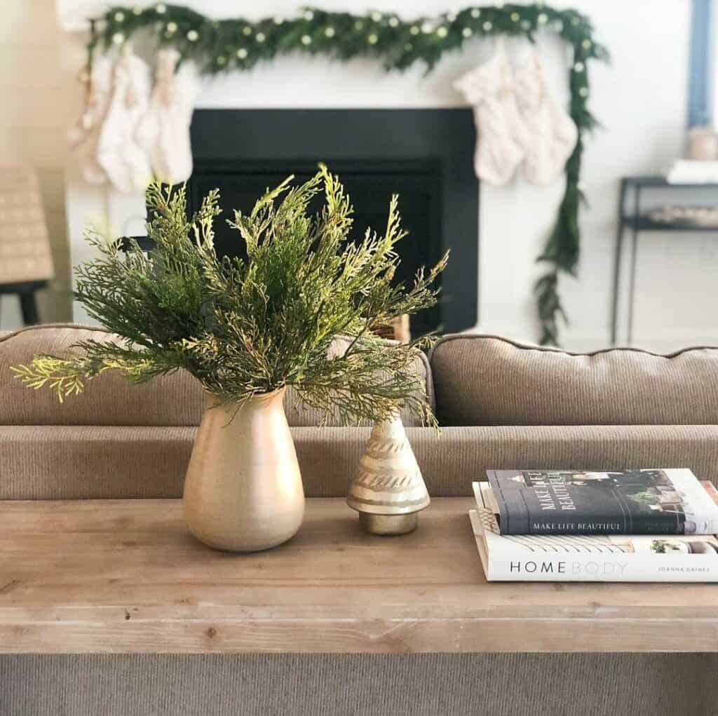 Simple Farmhouse Christmas Décor