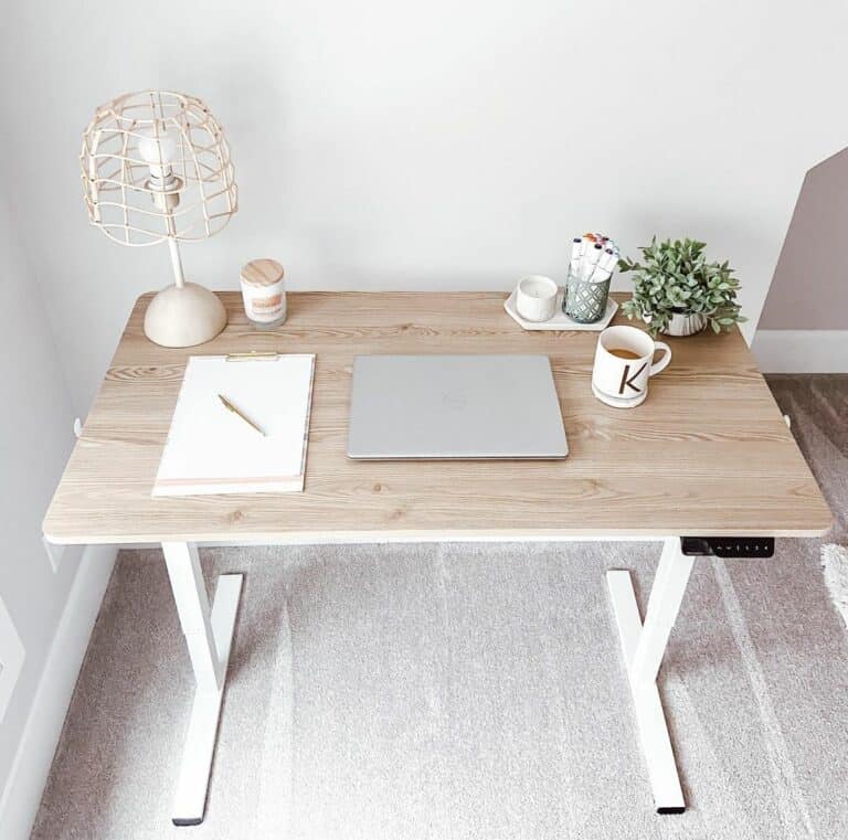 Small Home Office Desk With Neutral Décor