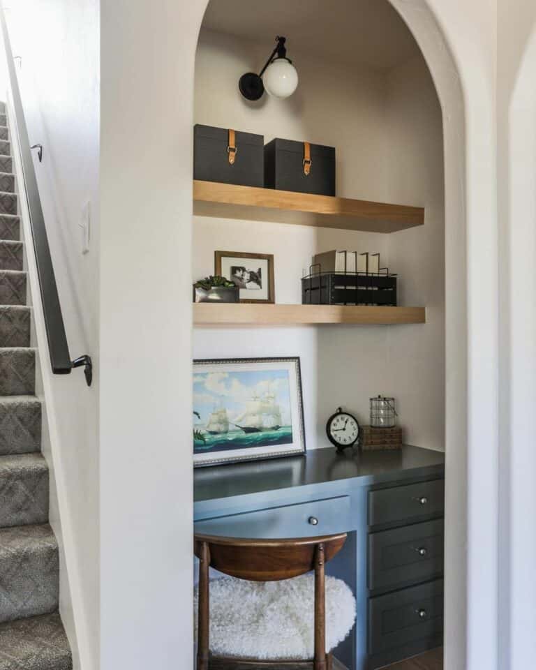 Small Office Nook With Contemporary Décor