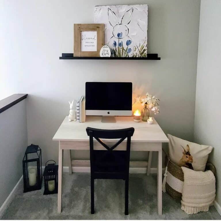 Small Office Space With Spring Décor