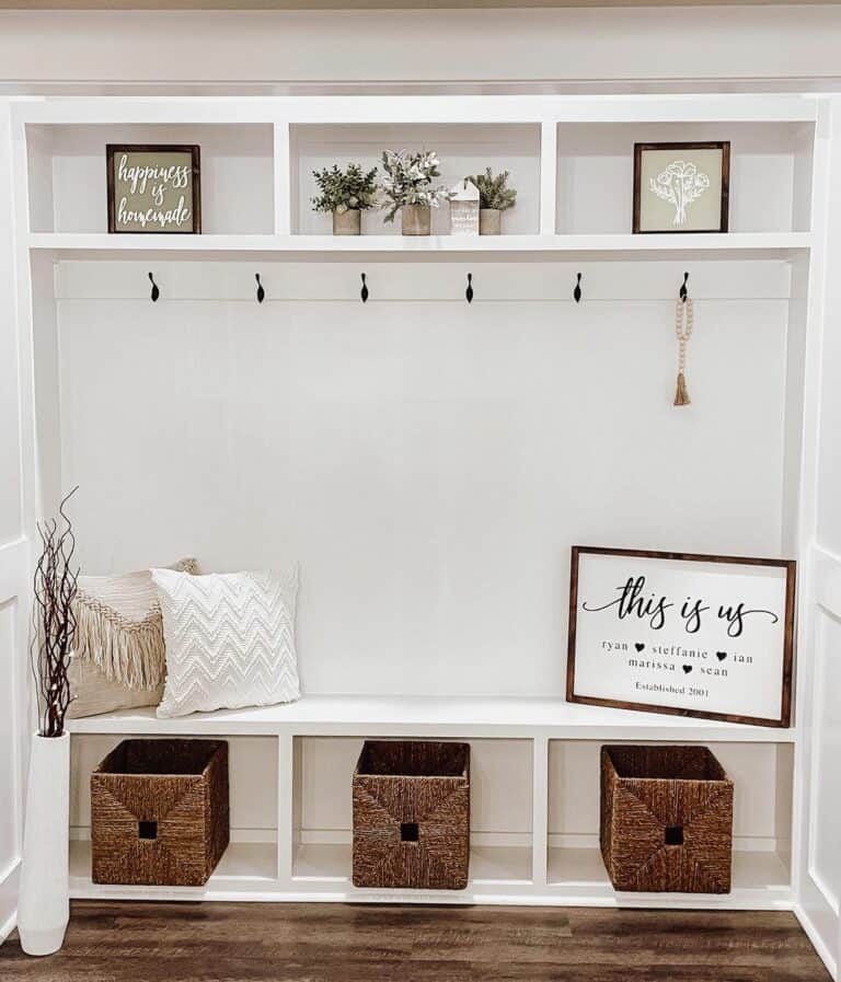 Southern-country Mudroom Ideas With Farmhouse Accents