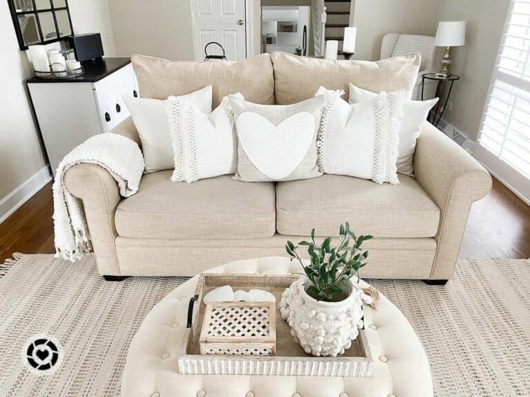 Sweet Living Room With Cute Accents