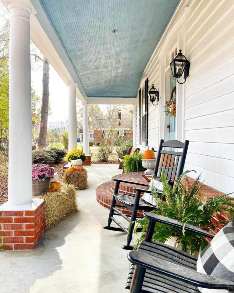 Traditional Fall Porch Décor