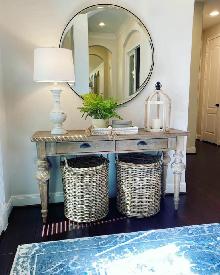 Traditional Farmhouse Entryway