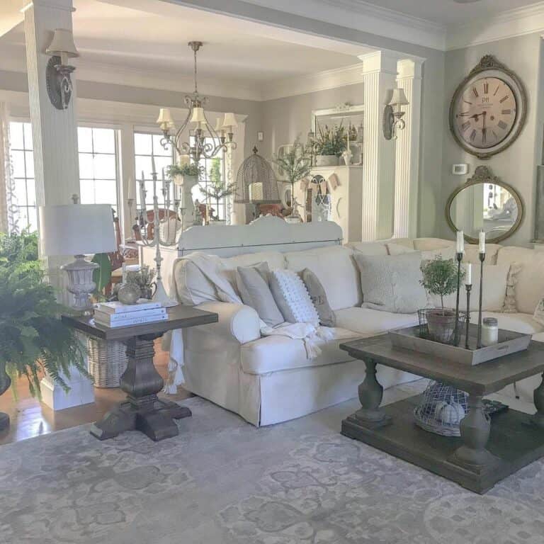 Vintage Décor Fills an Open-concept Space