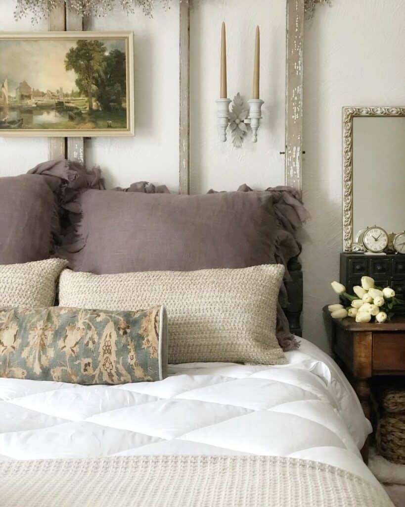 Vintage Décor in Romantic Bedroom