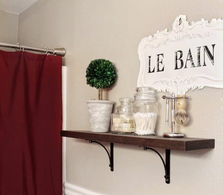 Vintage French Bathroom Décor