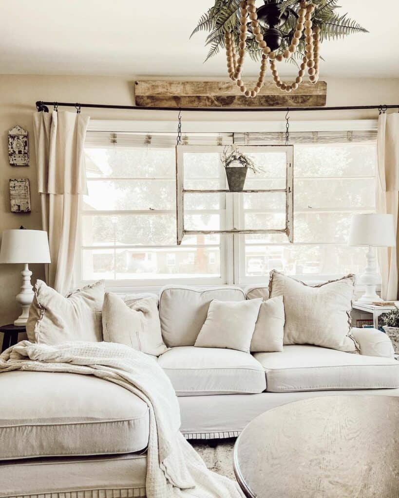 White Cozy Country Living Room Design