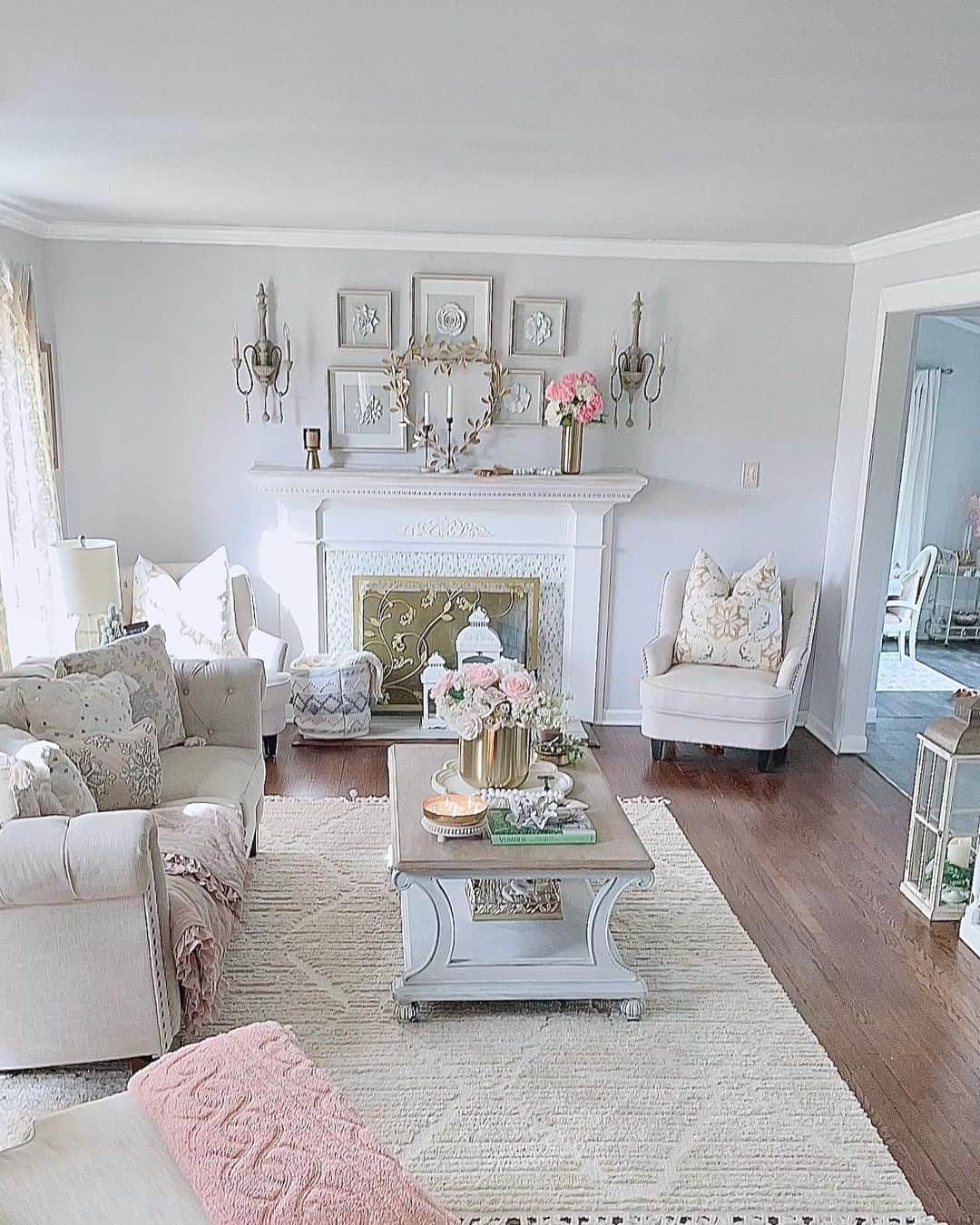 Mod, Feminine Living Room | HGTV, image size:1080x1350