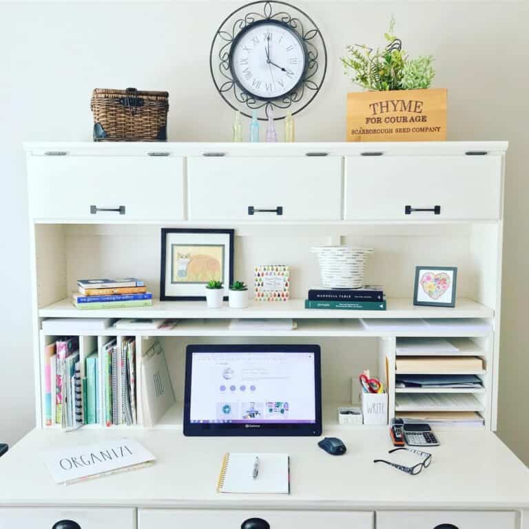 White Home Office Desk With Simple Décor
